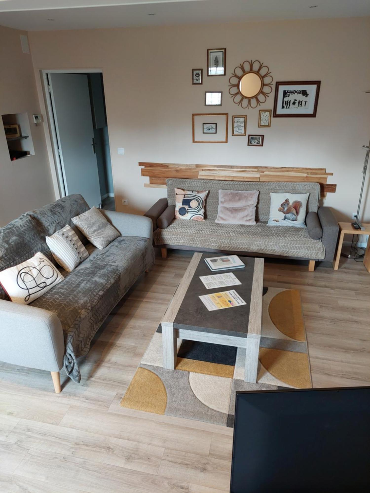 Les Copains D'Abord Villa Beaucroissant Exteriör bild