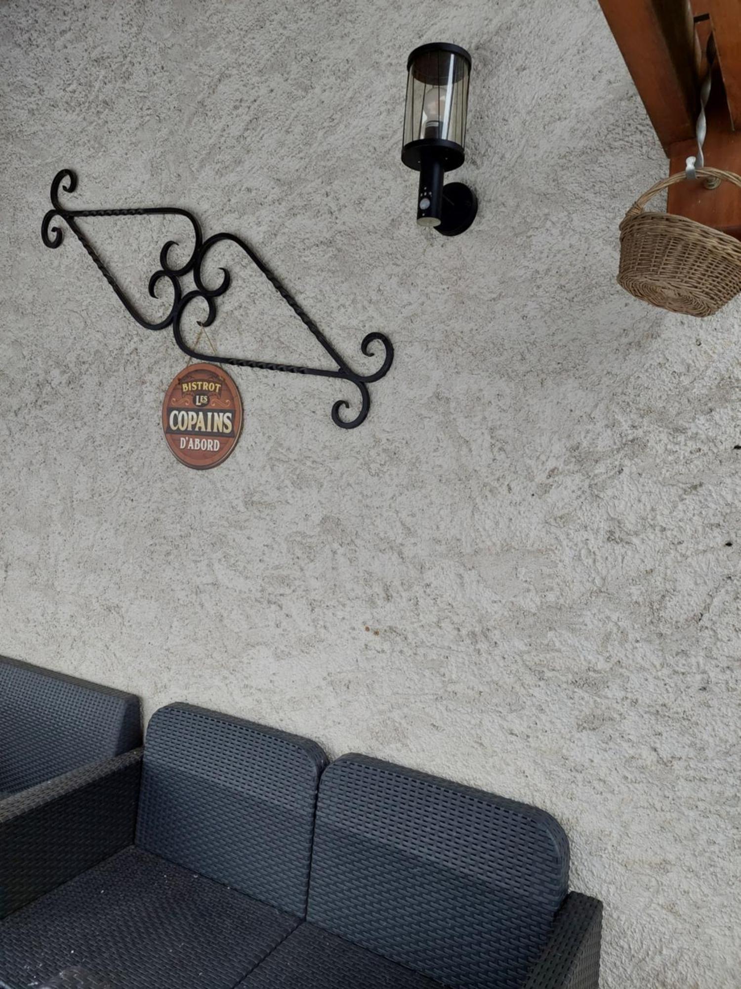 Les Copains D'Abord Villa Beaucroissant Exteriör bild