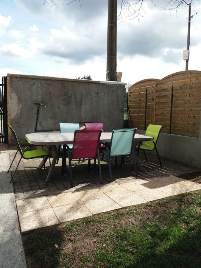 Les Copains D'Abord Villa Beaucroissant Exteriör bild